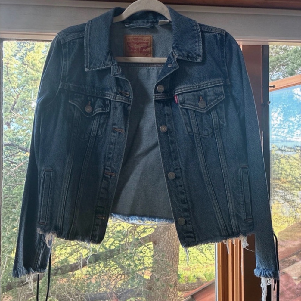 Levi's Women's Dark Denim Jean Jacket with Frayed Hem